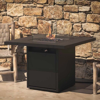 Square Table Outdoor Gas Fireplace in black with a sleek, modern design, offering 10 kW heat output for cosy outdoor settings.
