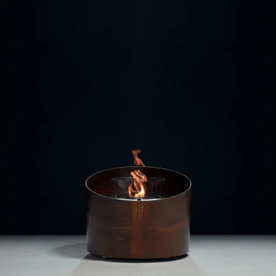 GlammFire Contour Corten Steel bioethanol fireplace – floor-standing luxury fireplace in rust colour with remote control.