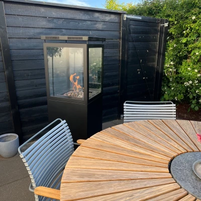 Murcia Stylish Patio Heater by Muztag – A sleek and modern outdoor gas heater with 7.3 kW heat output and manual control.