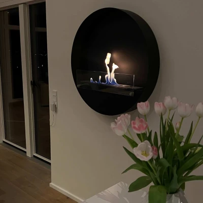 Delaware XL black Ø80 cm - ScandiFlames | Buy Now Delaware XL black Ø80 cm by ScandiFlames – a stylish wall-mounted bioethanol fireplace with a sleek black finish, offering a 7-h
